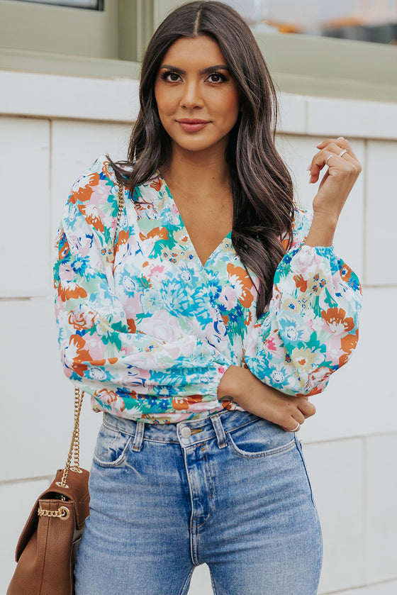 A detailed front view emphasizing the blouse-like balloon sleeves and vintage-inspired floral motif, ideal for pairing with high-rise bottoms.

