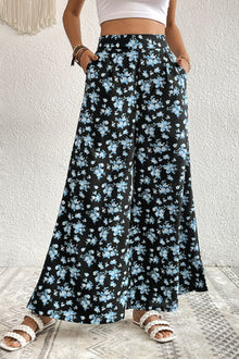  Woman wearing floral pocket culottes with a wide-leg fit and side pockets, ideal for casual outings and vacations.