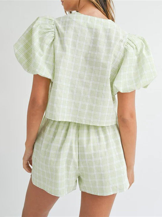 Another back view highlighting the chic design of the light green set, offering a relaxed and easy-going style ideal for everyday wear.

